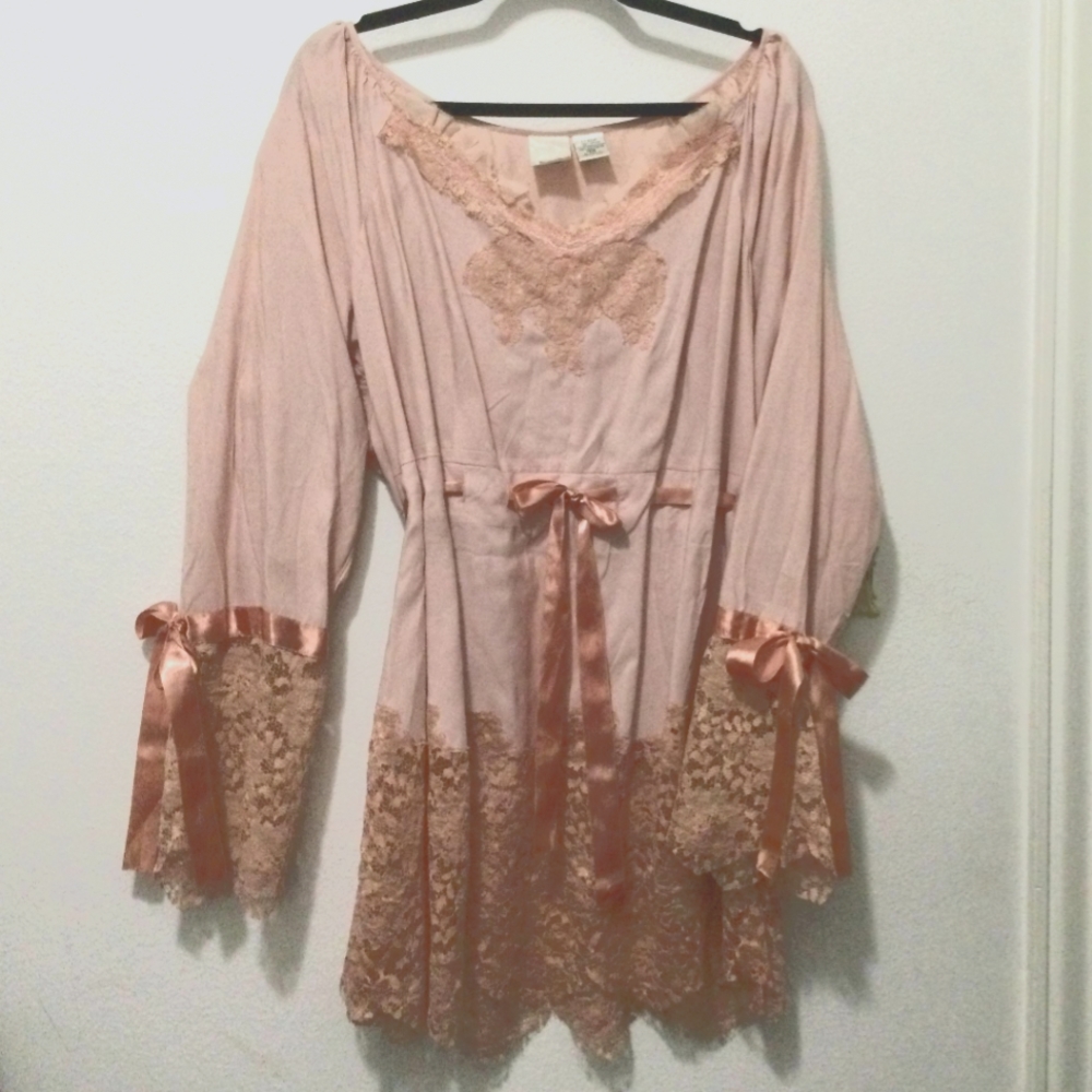 Romantic & Whimsical Dusty Pink Romans Blouse 18W